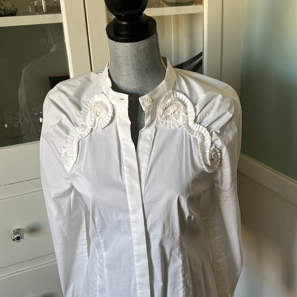 Gorgeous designer style decorative mutton sleeve BCBG white Poplin top blouse - Picture 7 of 10